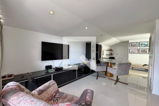 Sala de TV de casa de condomínio à venda com 5 quartos, 260m² em Recreio dos Bandeirantes, Rio de Janeiro