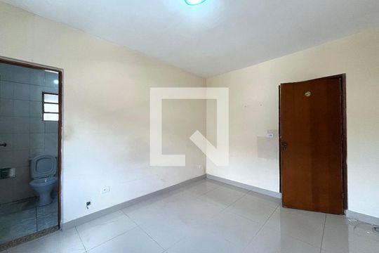 Suite  de casa à venda com 4 quartos, 309m² em Cidade Domitila, São Paulo