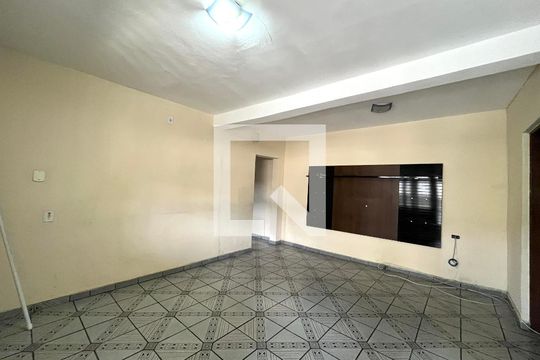 Casa à venda com 4 quartos, 309m² em Cidade Domitila, São Paulo