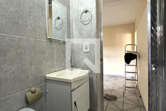 Banheiro Social de casa à venda com 4 quartos, 309m² em Cidade Domitila, São Paulo