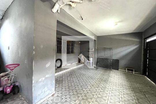 Garagem de casa à venda com 4 quartos, 309m² em Cidade Domitila, São Paulo