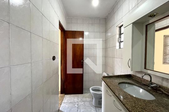 Banheiro da Suíte de casa à venda com 4 quartos, 309m² em Cidade Domitila, São Paulo