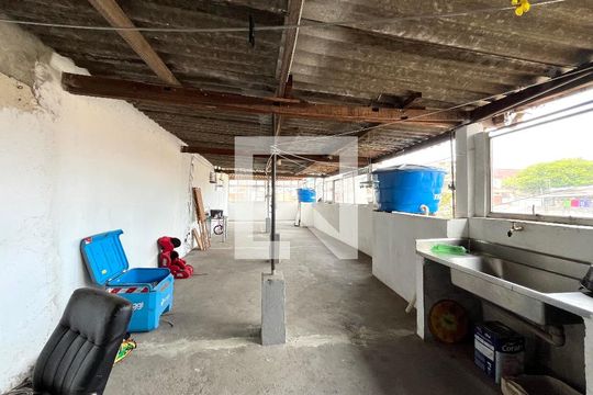 Área externa de casa à venda com 4 quartos, 309m² em Cidade Domitila, São Paulo