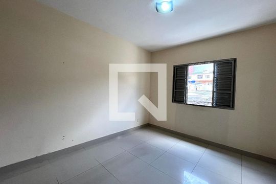 Suite  de casa à venda com 4 quartos, 309m² em Cidade Domitila, São Paulo