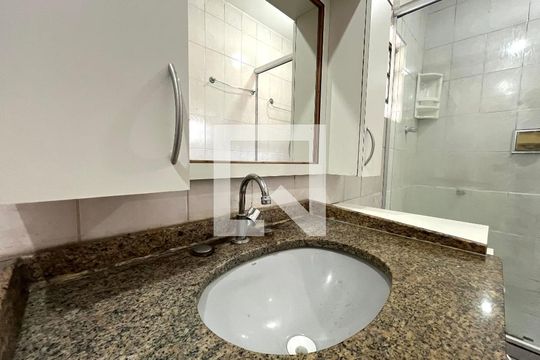 Banheiro da Suíte de casa à venda com 4 quartos, 309m² em Cidade Domitila, São Paulo
