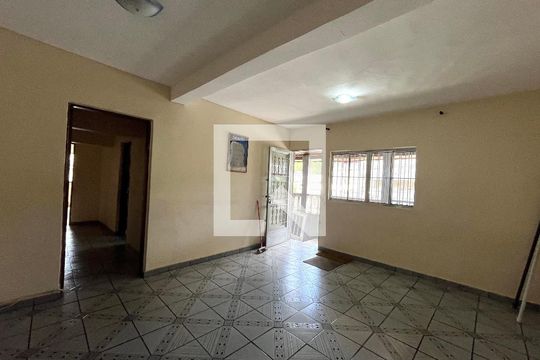 Sala de casa à venda com 4 quartos, 309m² em Cidade Domitila, São Paulo