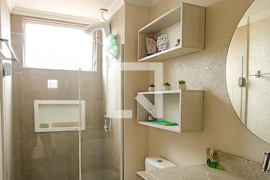 Banheiro de apartamento à venda com 1 quarto, 50m² em Farroupilha, Porto Alegre