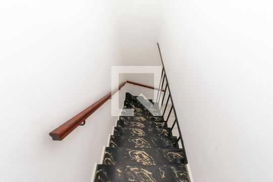 Escada de casa para alugar com 3 quartos, 300m² em Vila Alpina, São Paulo