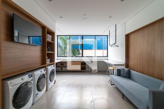 Área comum - Lavanderia de apartamento para alugar com 1 quarto, 26m² em Água Branca, São Paulo