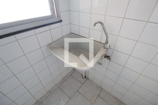 Cozinha e Área de Serviço de apartamento para alugar com 2 quartos, 60m² em Piratininga, Belo Horizonte