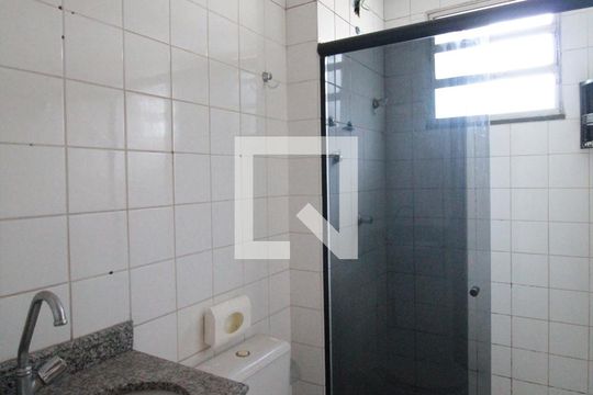 Banheiro de apartamento para alugar com 2 quartos, 60m² em Piratininga, Belo Horizonte