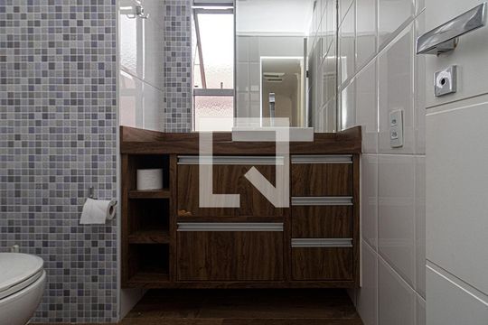 banheiro social de apartamento à venda com 2 quartos, 64m² em Jardim Santa Emilia, São Paulo