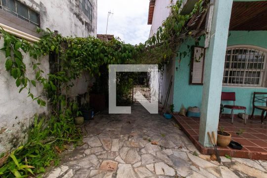 Garagem de casa à venda com 6 quartos, 590m² em Piratininga, Niterói