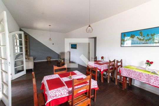 Sala 1 de casa à venda com 6 quartos, 590m² em Piratininga, Niterói