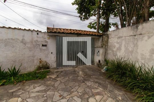 Garagem de casa à venda com 6 quartos, 590m² em Piratininga, Niterói