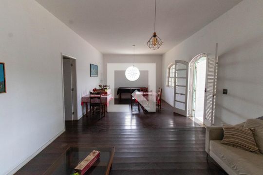 Sala 1 de casa à venda com 6 quartos, 590m² em Piratininga, Niterói