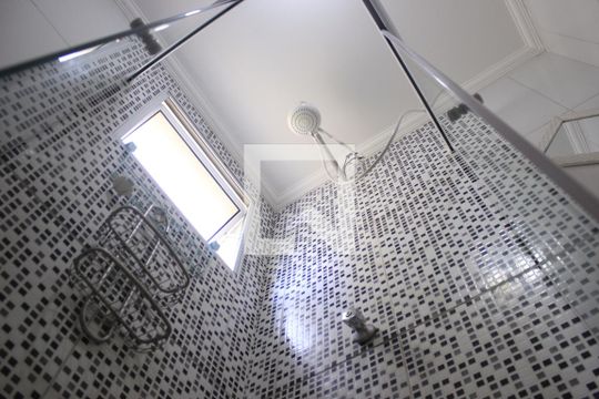 Banheiro de apartamento para alugar com 2 quartos, 42m² em Vila Nova Bonsucesso, Guarulhos