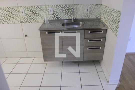 Cozinha de apartamento para alugar com 2 quartos, 42m² em Vila Nova Bonsucesso, Guarulhos