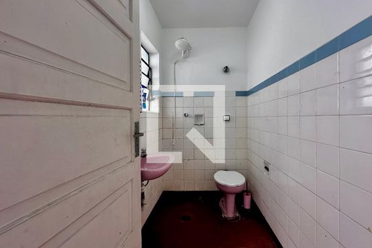 Banheiro de Serviço de casa à venda com 3 quartos, 240m² em Brooklin, São Paulo