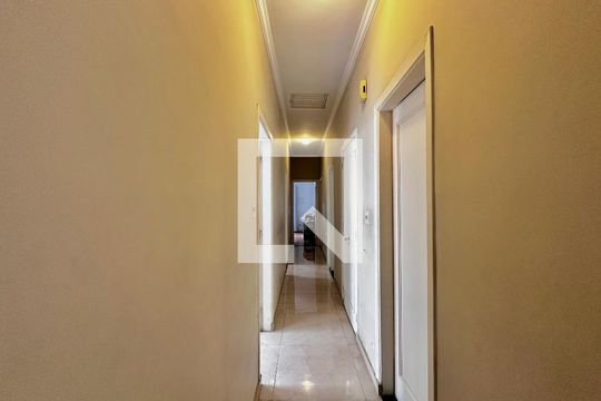 Corredor Quartos  de casa à venda com 3 quartos, 240m² em Brooklin, São Paulo