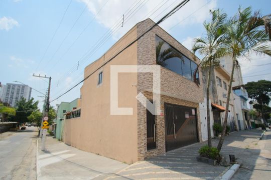 Fachada de casa à venda com 2 quartos, 120m² em Vila Guilhermina, São Paulo