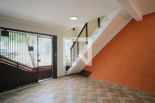 Garagem de casa à venda com 2 quartos, 120m² em Vila Guilhermina, São Paulo
