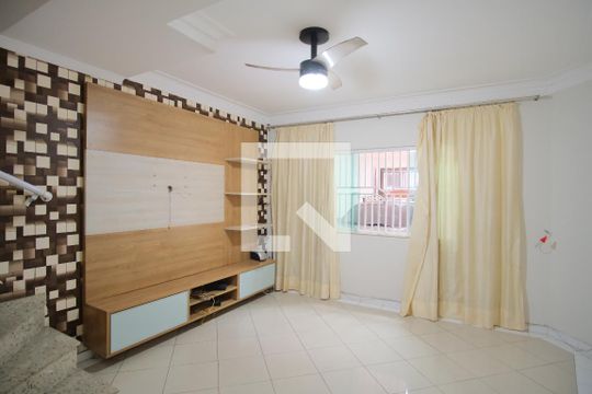 Sala de casa à venda com 2 quartos, 120m² em Vila Guilhermina, São Paulo