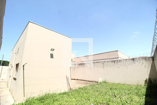 Quintal de casa para alugar com 3 quartos, 70m² em Jardim Holanda, Uberlândia