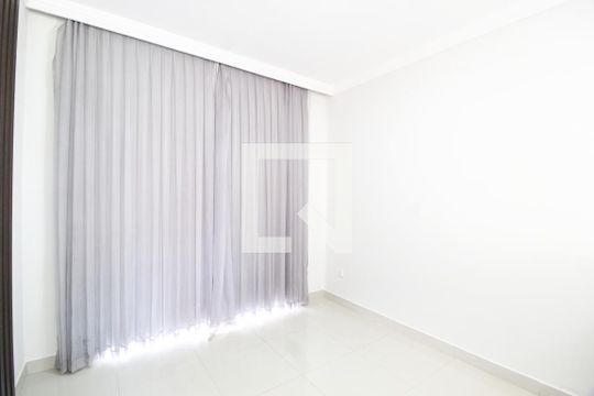 Sala de casa para alugar com 3 quartos, 70m² em Jardim Holanda, Uberlândia