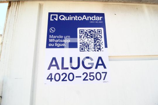 Plaquinha de casa para alugar com 3 quartos, 70m² em Jardim Holanda, Uberlândia