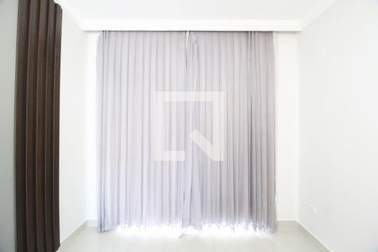 Sala de casa para alugar com 3 quartos, 70m² em Jardim Holanda, Uberlândia