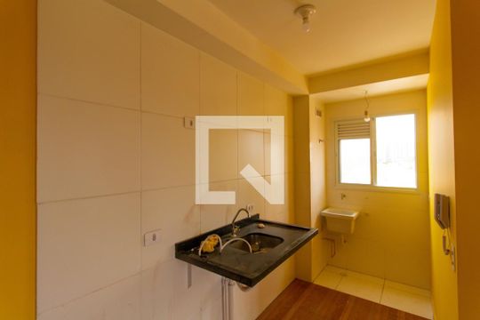 Cozinha de apartamento para alugar com 2 quartos, 39m² em Jardim Angela (zona Leste), São Paulo