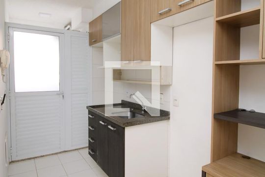 Cozinha de apartamento à venda com 2 quartos, 48m² em Vila Medeiros, São Paulo