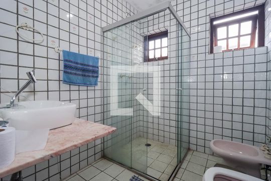 Banheiro de casa para alugar com 5 quartos, 350m² em Jardim Vitoria Regia (zona Oeste), São Paulo