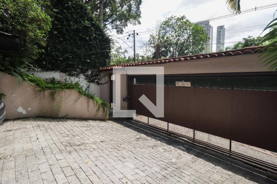 Garagem de casa para alugar com 5 quartos, 350m² em Jardim Vitoria Regia (zona Oeste), São Paulo