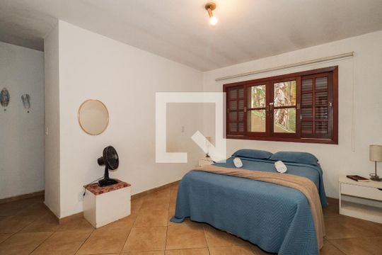 Suíte 1 de casa para alugar com 5 quartos, 350m² em Jardim Vitoria Regia (zona Oeste), São Paulo