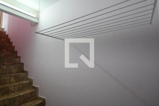 Escada de casa para alugar com 1 quarto, 50m² em Vila Heliopolis, São Paulo