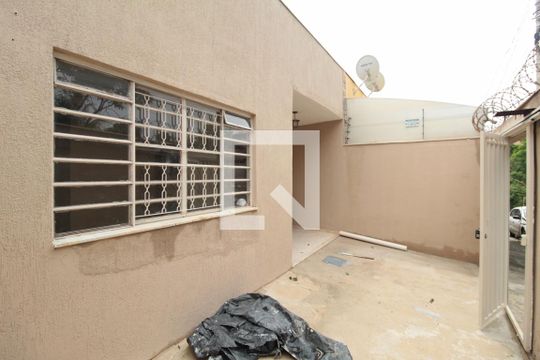 Garagem de casa para alugar com 2 quartos, 60m² em Jardim Guanabara, Belo Horizonte