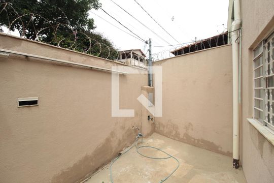 Garagem de casa para alugar com 2 quartos, 60m² em Jardim Guanabara, Belo Horizonte