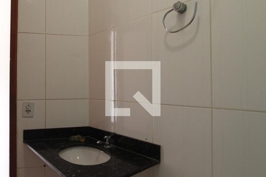 Banheiro de casa para alugar com 2 quartos, 60m² em Jardim Guanabara, Belo Horizonte