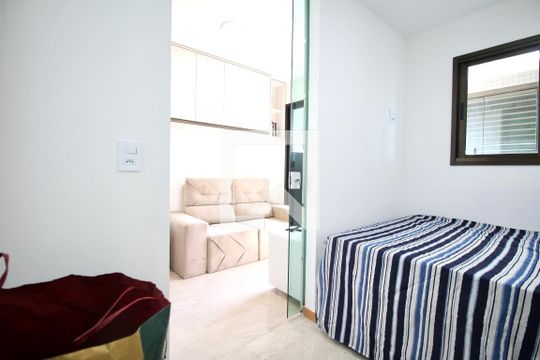 Suíte de kitnet/studio para alugar com 1 quarto, 30m² em Boca do Rio, Salvador