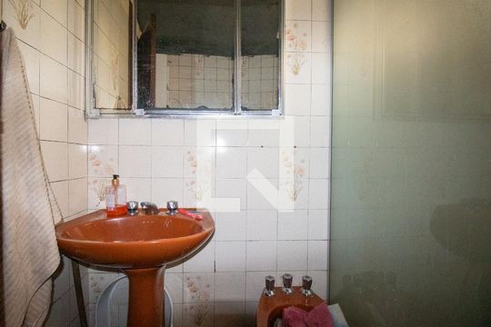 Banheiro de casa à venda com 2 quartos, 100m² em Nova Gerti, São Caetano do Sul