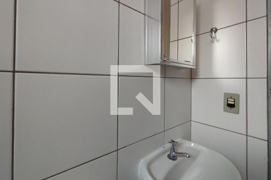 Banheiro de apartamento à venda com 2 quartos, 47m² em Lot. Parque Centenario, Campinas