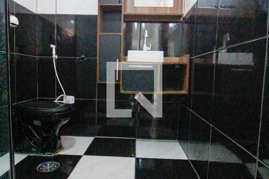 Banheiro de apartamento à venda com 2 quartos, 62m² em Jardim Prudência, Diadema