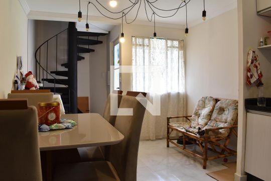 Sala/Cozinha de casa de condomínio à venda com 1 quarto, 60m² em Cascatinha, Curitiba