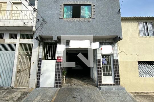 Fachada com plaquinha de casa à venda com 2 quartos, 200m² em Parque Edu Chaves, São Paulo