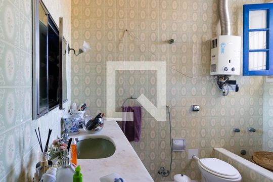 Banheiro social de casa à venda com 4 quartos, 750m² em Jardim Botânico, Rio de Janeiro