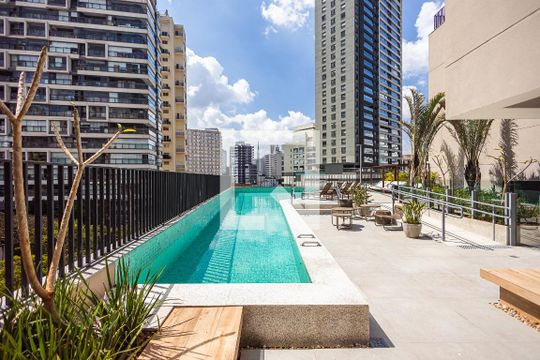 Piscina de kitnet/studio à venda com 1 quarto, 32m² em Sumarezinho, São Paulo