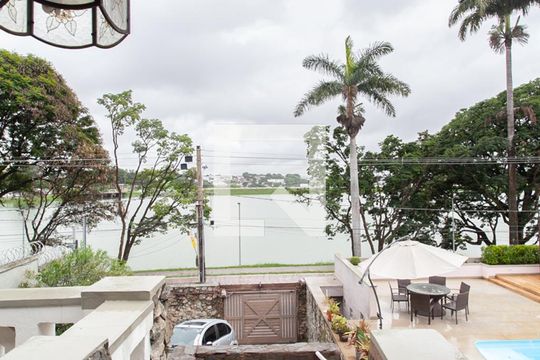 Vista de casa à venda com 5 quartos, 500m² em Pampulha, Belo Horizonte