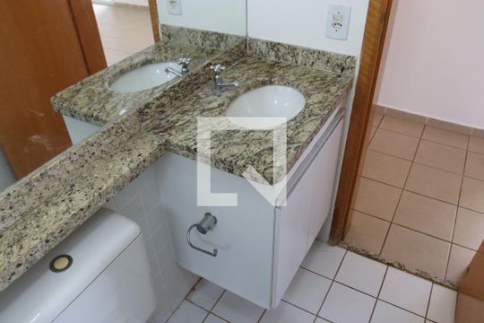 Banheiro de apartamento para alugar com 3 quartos, 65m² em Setor Negrão de Lima, Goiânia
